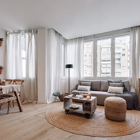 Genave - 2 Bedrooms In Eixample Esquerra * ברצלונה